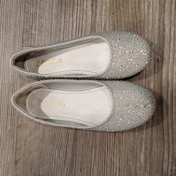 Dream Pairs Silver Rhinestone Ballet Flats Size 1 - Picture 2 of 4